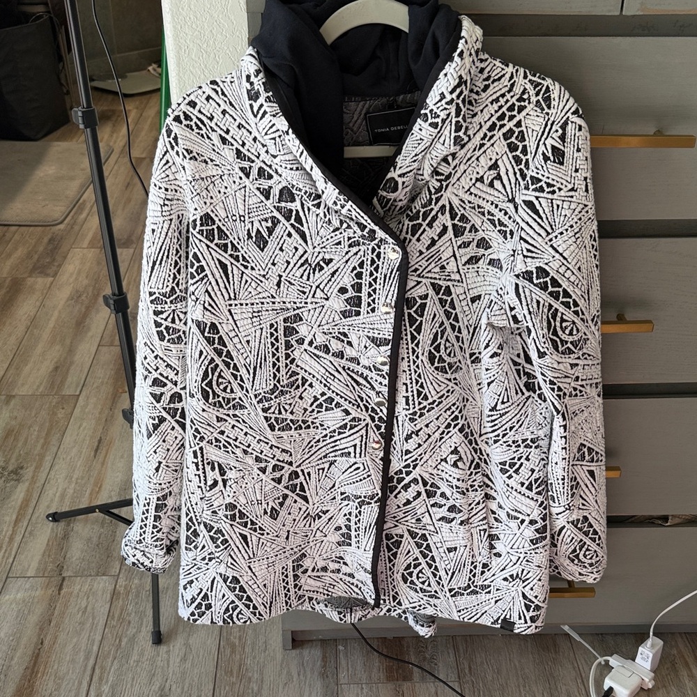 Chic Black and White Patterned Blazer
